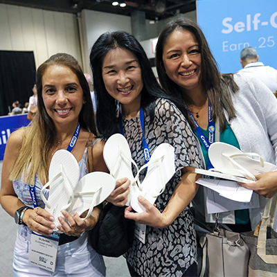 SmileCon attendees make personalized flip-flops
