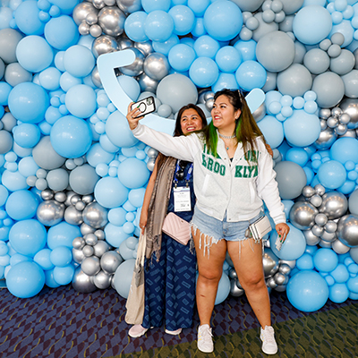 SmileCon attendees taking a selfie