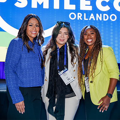 SmileCon attendees smiling for the camera